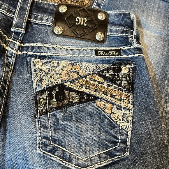 Miss Me capris! - Picture 3 of 4